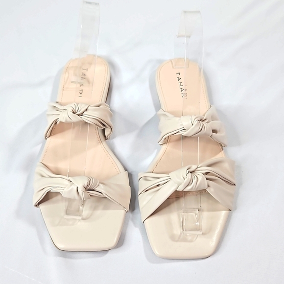Tahari Faux leather Cream Sandals Sz 8 NWOT - Picture 2 of 6